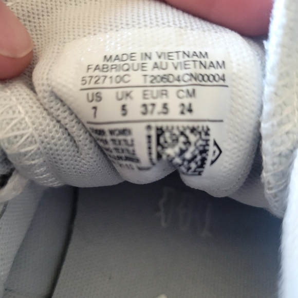 Converse - Picture 2 of 7